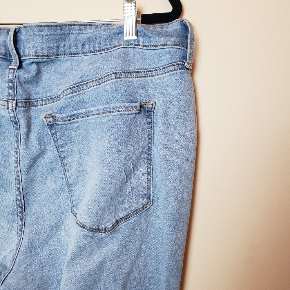 OLD NAVY Light Wash Super Skinny Jeans - Picture 5 of 10
